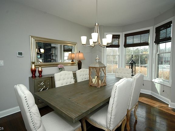 4th image of 72 Bloomfield Ave #72