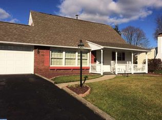 7 Trellis Rd, Levittown, PA 19056
