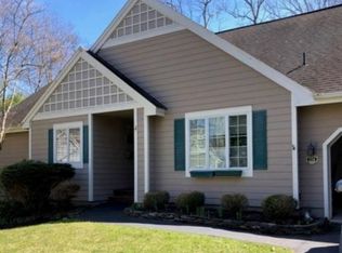 264 Woodloch Dr, Hawley, PA 18428