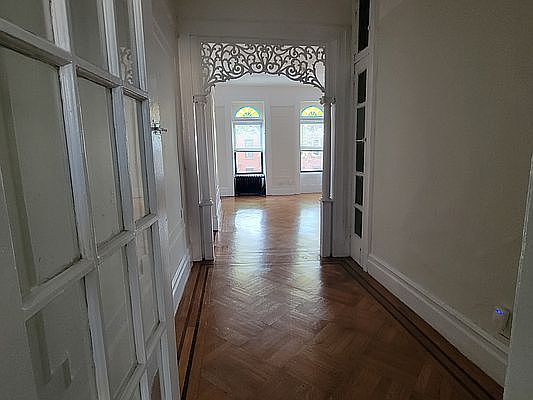 3rd image of 440 Quincy St Floor 2