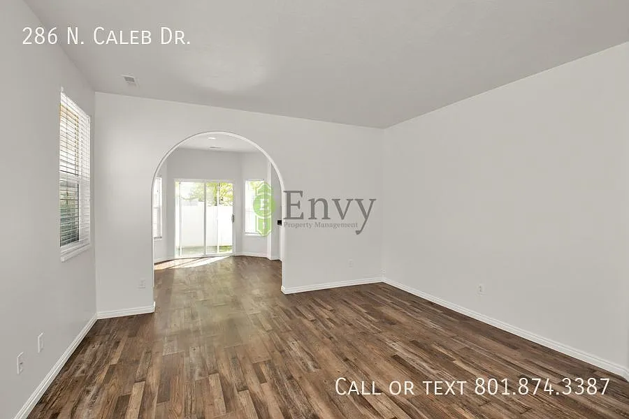 Beautiful 3 Bed - 2 Bath Pet Friendly Home in Amazing North Salt Lake! Available on September 10th! — Photo 3