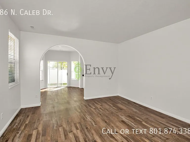 286 N Caleb Dr — Photo 3