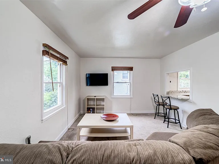 2425 Fort Dr — Photo 5