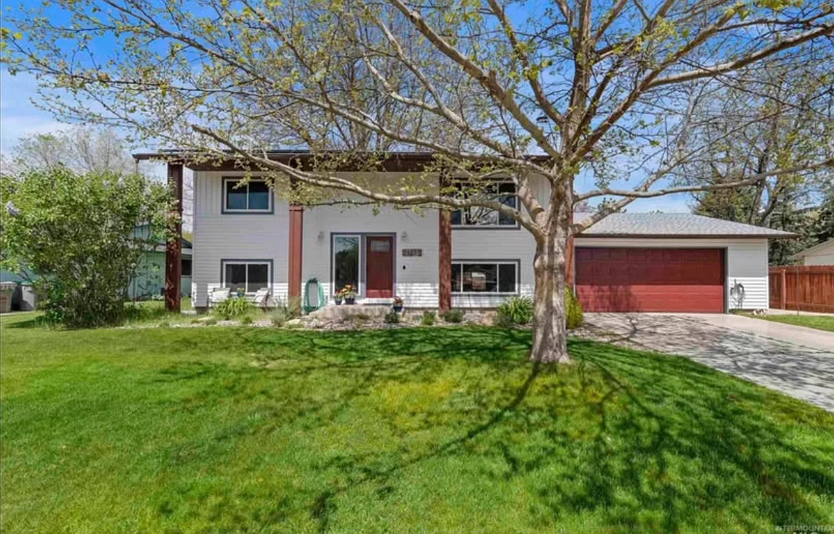 4 bed, 2028 sqft, $895 — Photo 1