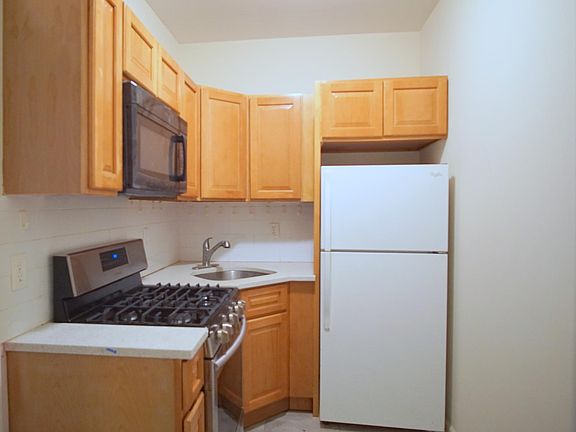 2nd image of 1305 Clay Ave Floor 2