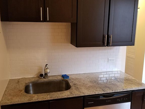 4th image of 4703 N Malden St #3