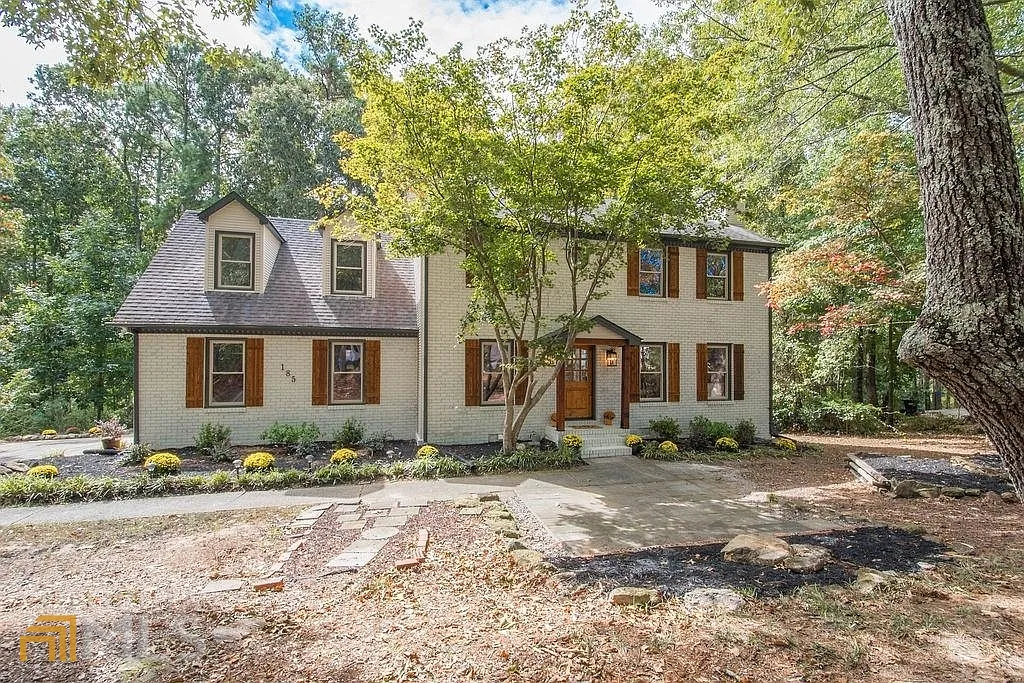 4 bed, 2.5 bath, 2200 sqft, $3,200 — Photo 4