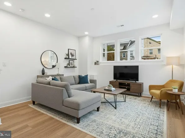 2751 N 46th St, Philadelphia, PA 19131