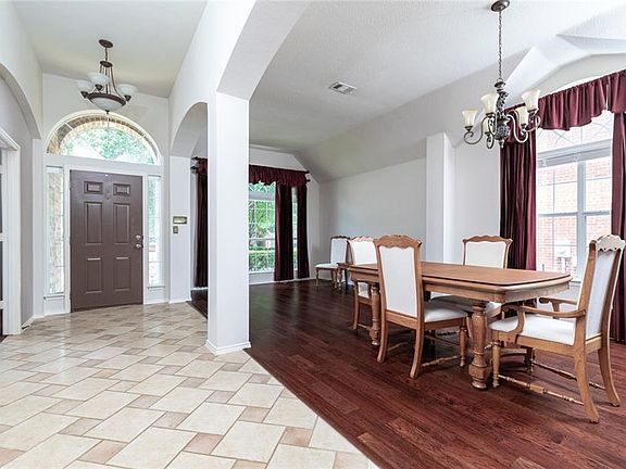 4th image of 2 Roosevelt Ct