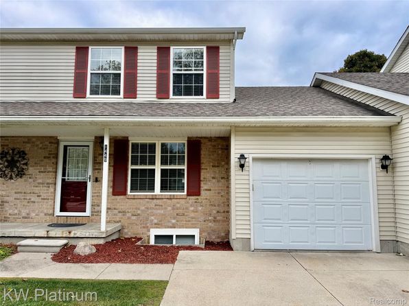 1449 Whispering Woods