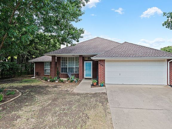 2nd image of 2601 Oak Park Dr