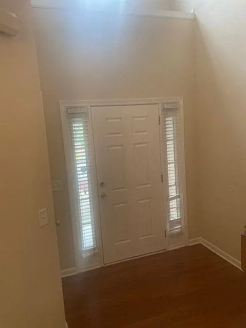 3 bed, 2.5 bath, 1808 sqft, $2,500 — Photo 2