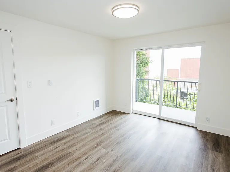 Maple Leaf Residences — Photo 8