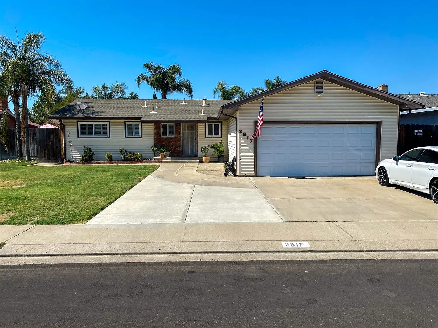 2817 Hummingbird Dr photo 1