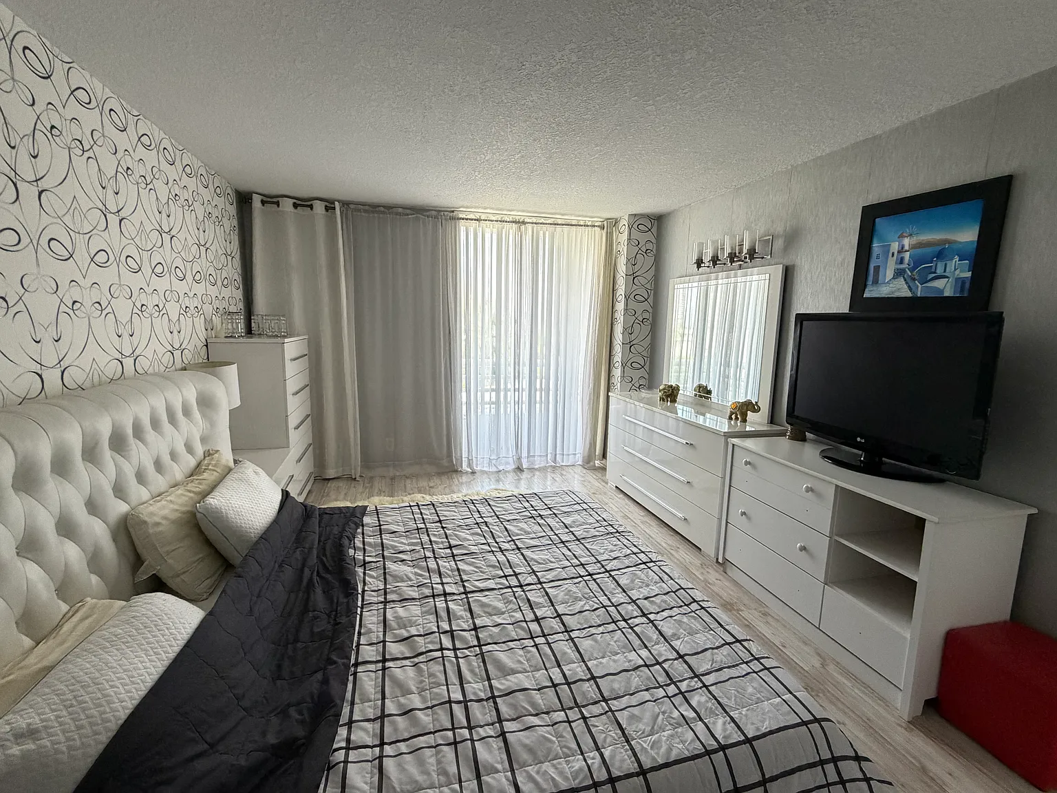 2 bed, 1181 sqft, $2,950 — Photo 2