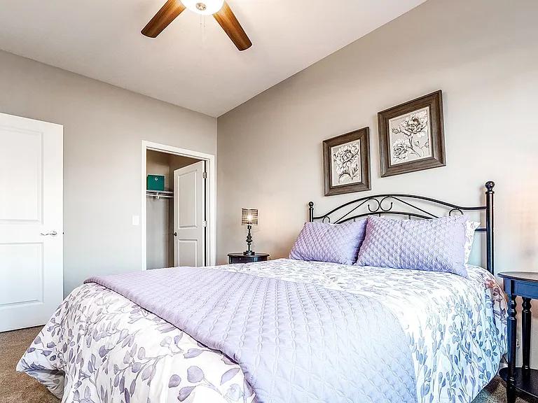 Gateway Green Apartments — Photo 13