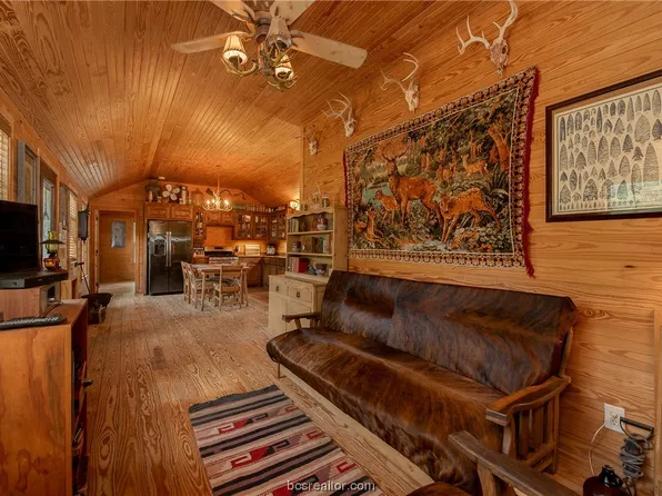 1926 Pecan Cv, Caldwell, TX 77836