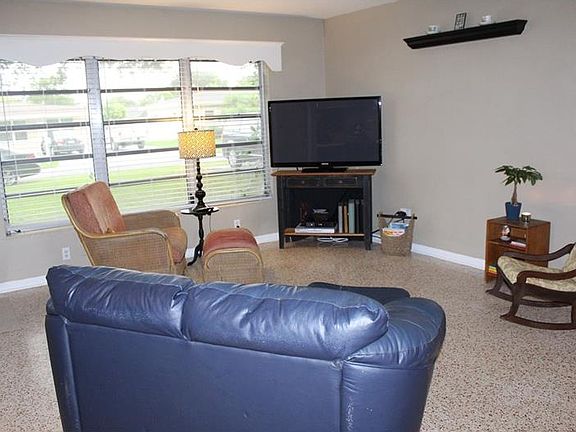 3rd image of 1308 Laurel Ave