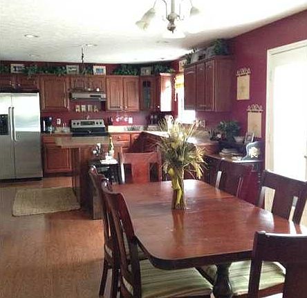 3rd image of 7815 Valley Stream Dr