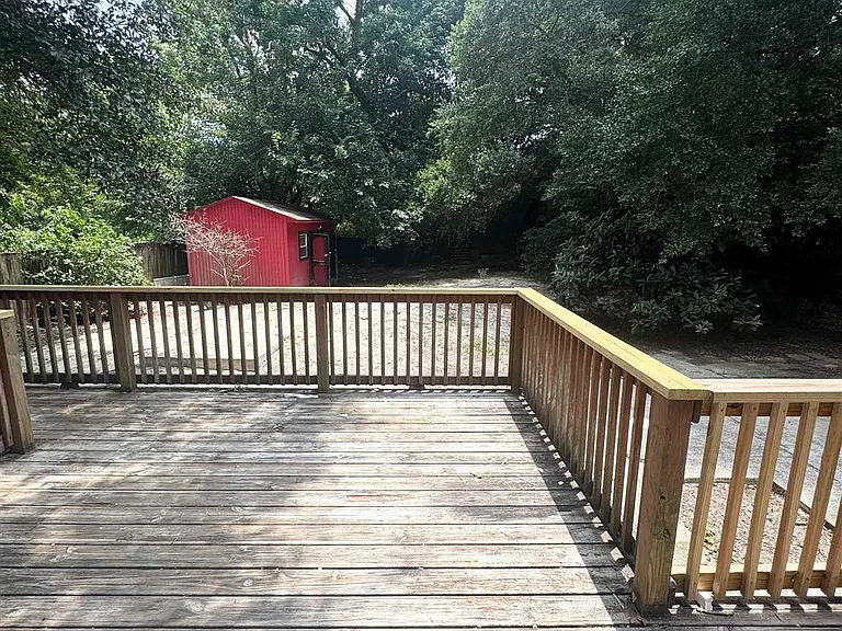 1002 Mills Ave — Photo 22