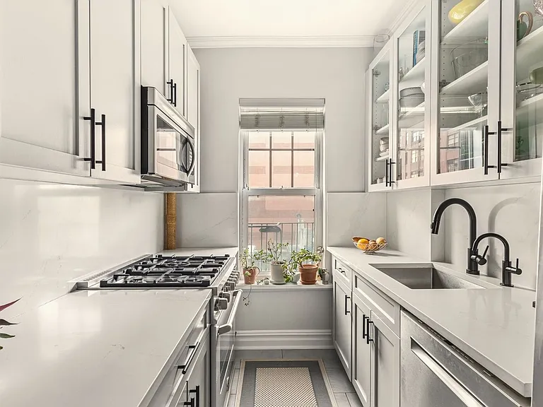 67 Morton St #6D — Photo 4
