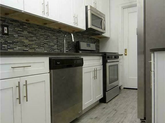 2nd image of 133 W 71st St #2C2D