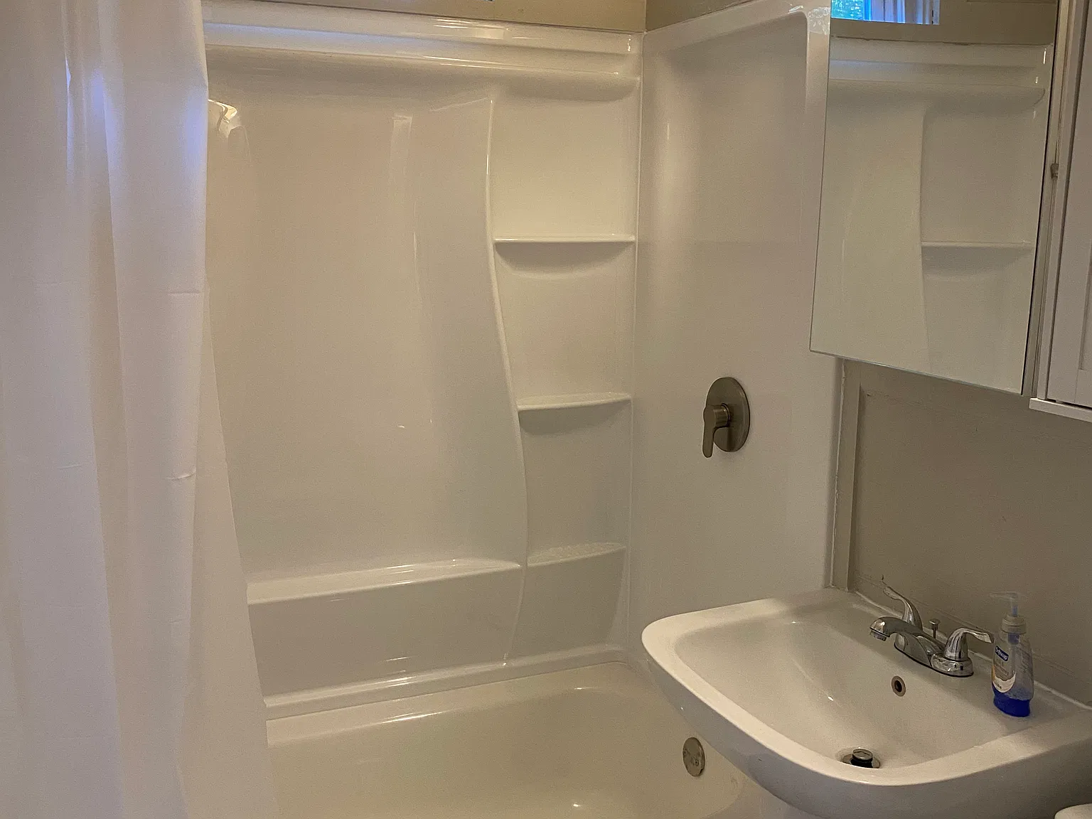 1 bed, 750 sqft, $1,000 — Photo 4