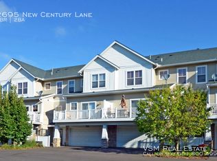 2695 New Century Ln E, Maplewood, MN 55119