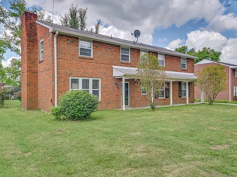 655 Harding Pl — Photo 4