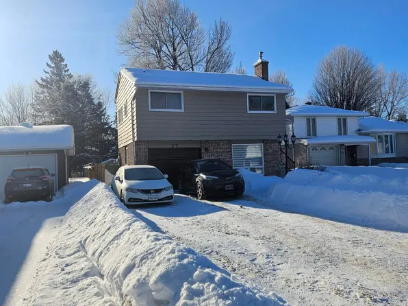 27 Shore Acres Blvd, North Bay, ON P1A 1B7