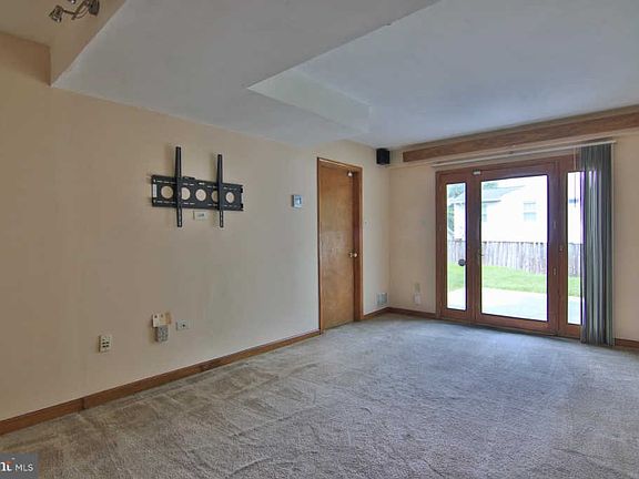 3rd image of 1010 Christmas Ln