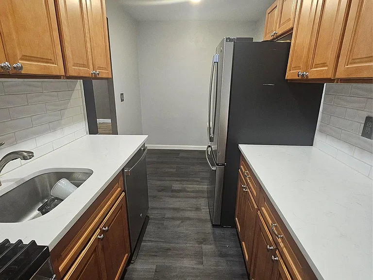 255 Bronx River Rd #4R — Photo 16