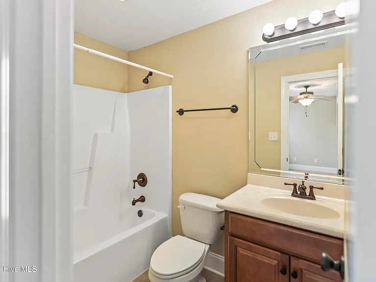 1624 Brook Hollow Dr #B — Photo 22