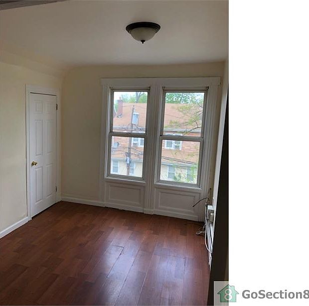 1st image of 31 Isabella Ave #3