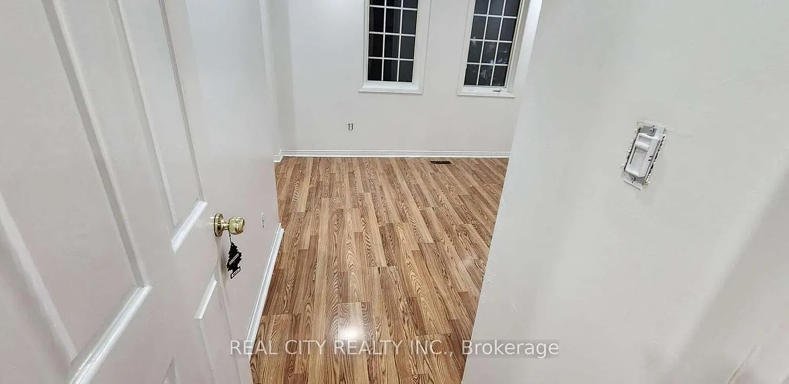 6 bed, $4,995 — Photo 4