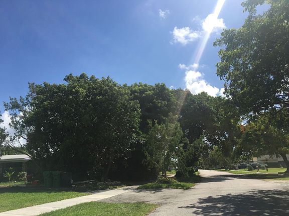 5th image of 9880 Bahama Dr