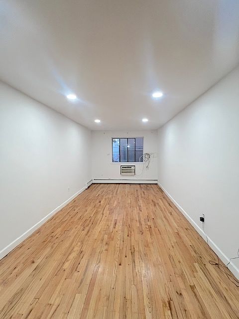 1st image of 2715 Newtown Ave #1