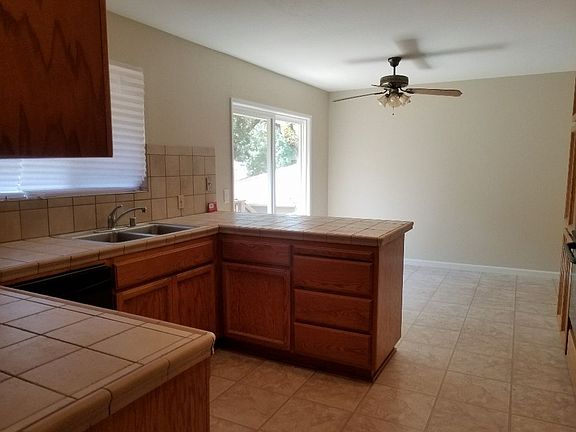 4th image of 922 King Henry Ct