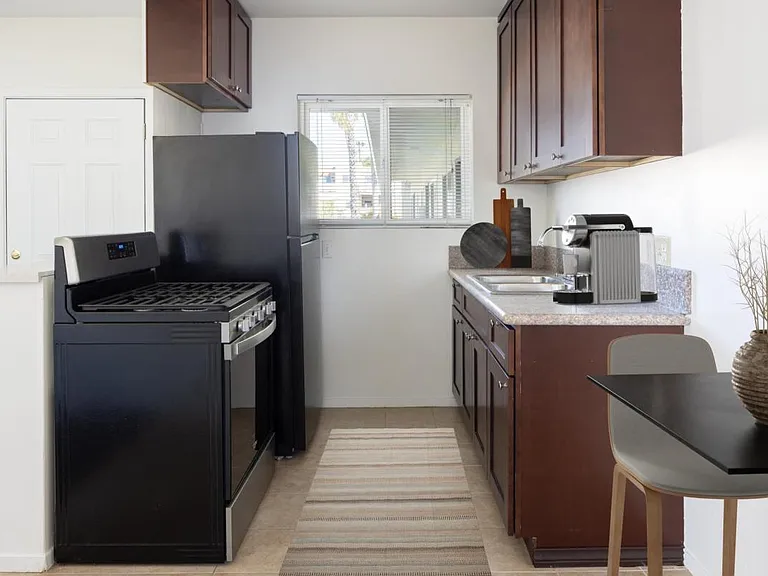 1647 Grand Ave #11 — Photo 3