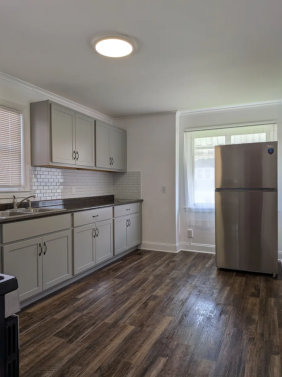 Kitchen - 137 Delmar Pl