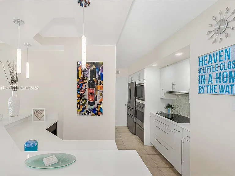 6917 Collins Ave #511 — Photo 15