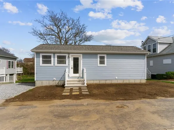 64 Burnside Ave #4, Narragansett, RI 02882