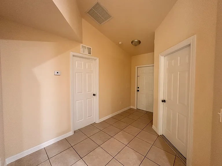 906 NE 12th Terrace Cpe — Photo 7