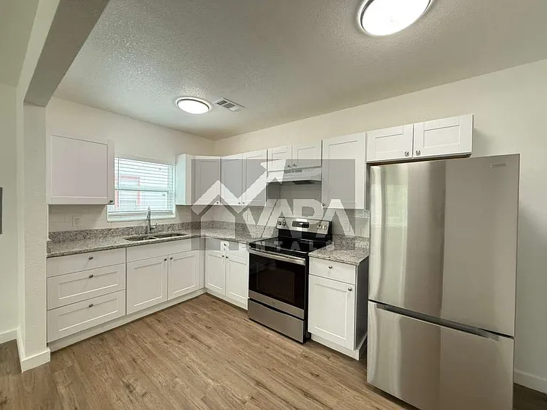 118 Gaskin Dr — Photo 4