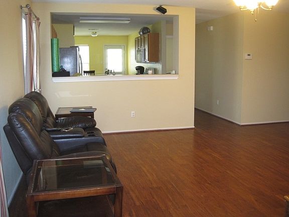 3rd image of 104 Mesa Dr