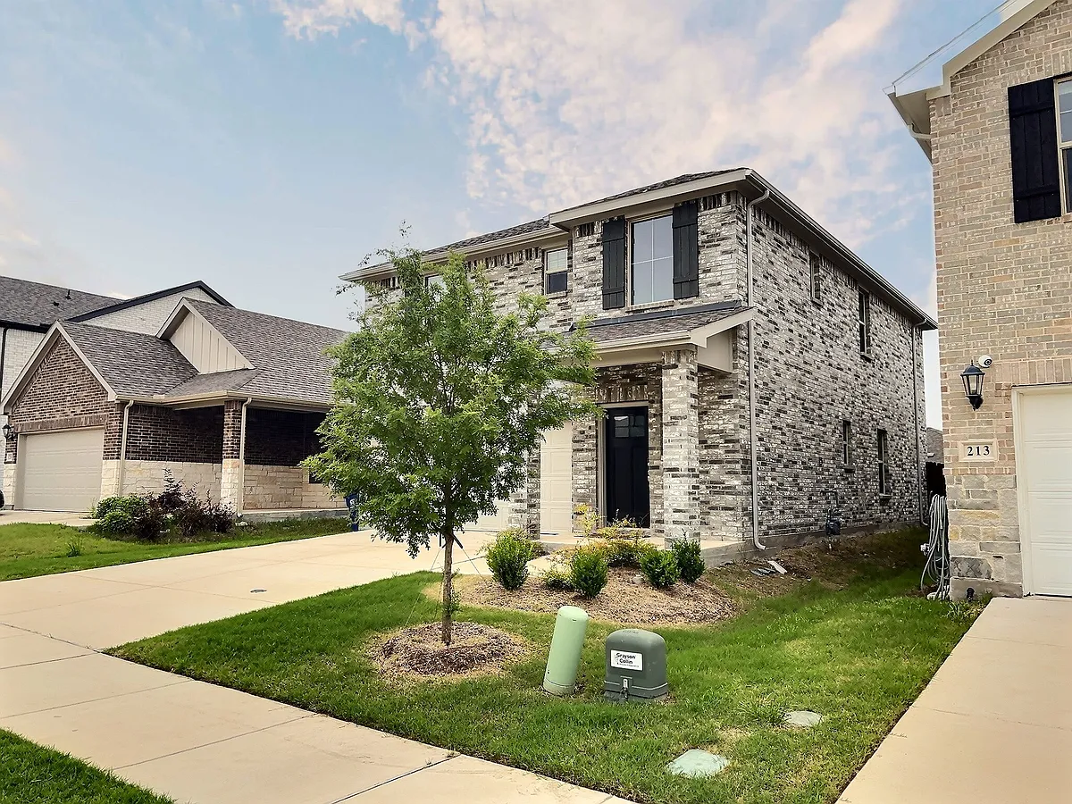 Building Photo - 211 Travine Dr