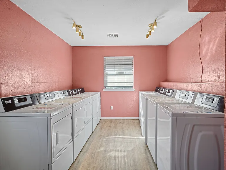 Diamond Crest Townhomes — Photo 21
