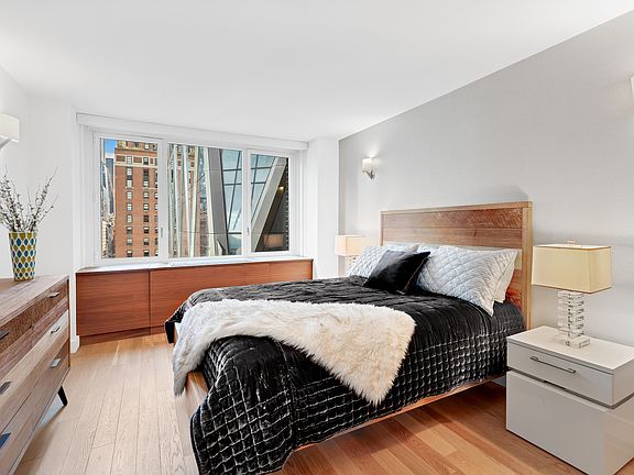5th image of 322 W 57th St APT 20H