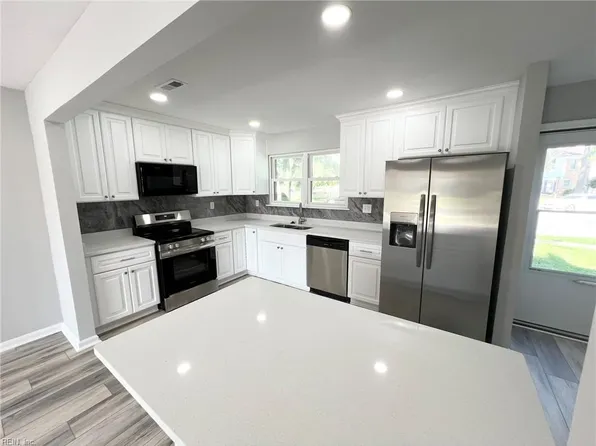 6549 Stoney Point S, Norfolk, VA 23502