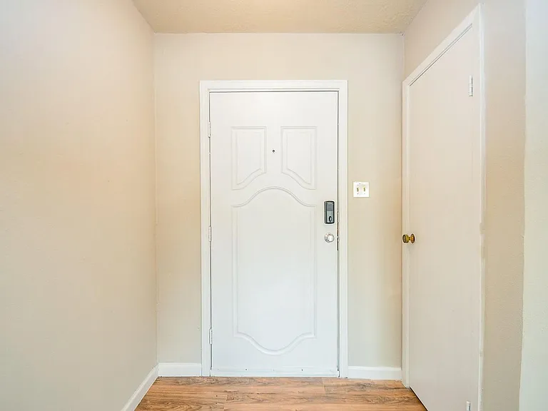 7623 Kite Hill Dr — Photo 3